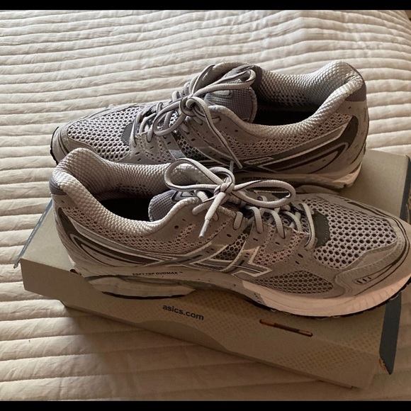 ASICS - Picture 3 of 5